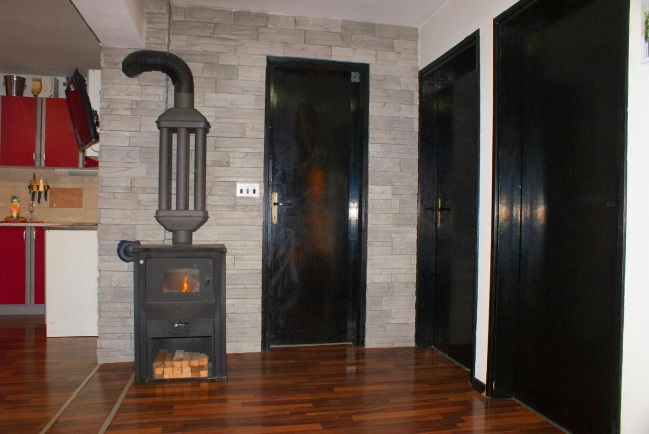 Kuca Za Odmor 6N Villa Gornje Jesenje ภายนอก รูปภาพ